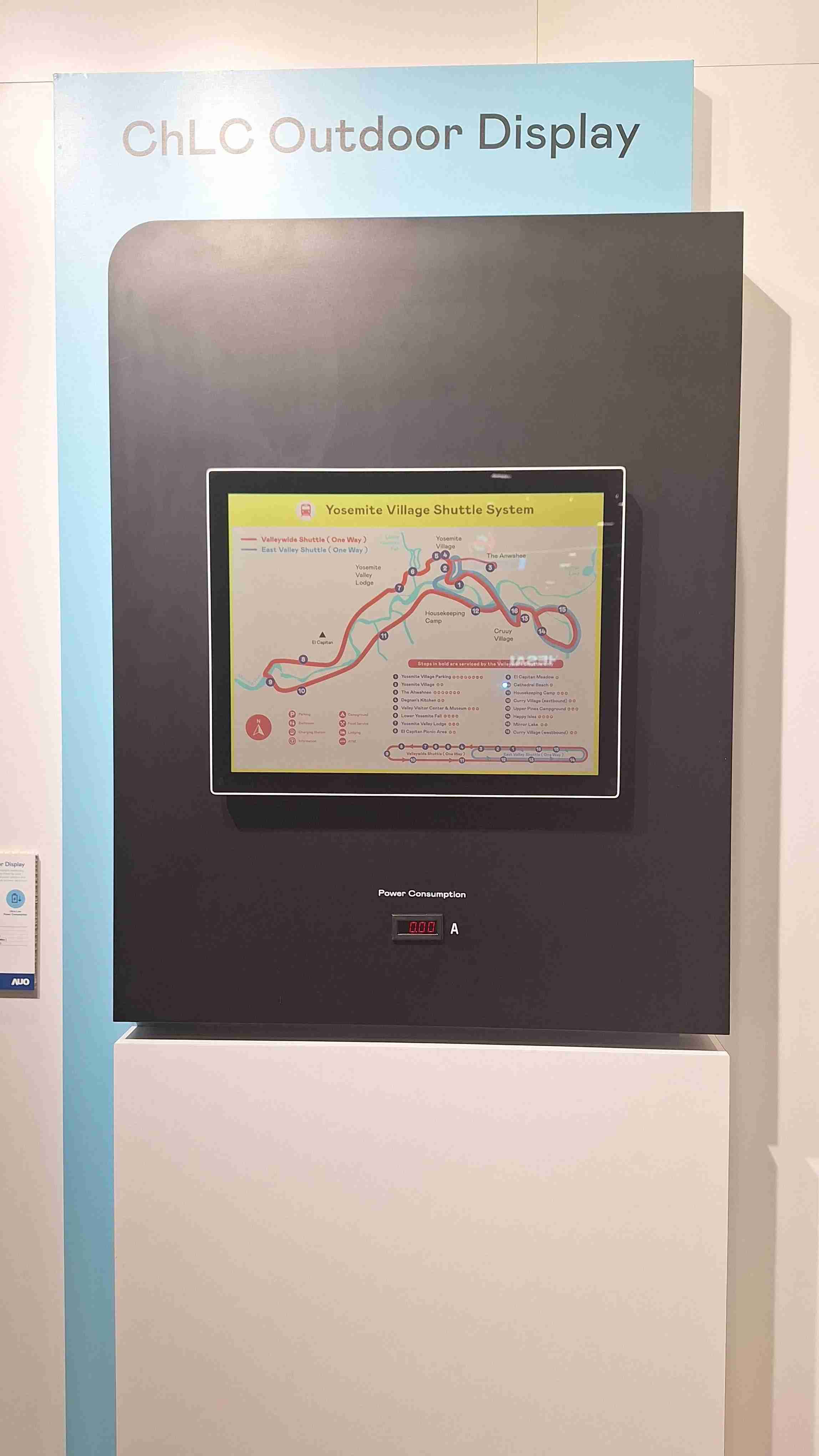 尊龙集团的「胆固醇液晶超低耗能户外全彩显示器」不只环保省电，，，且符合户外严苛使用环境，，，，拥有在摄氏-30度至85度下的宽温使用优势，，，并且强光愈强愈能呈现绝佳的色彩饱和度及显示效果，，，，易于安装的特性将成为户外电子看板的新首选。。