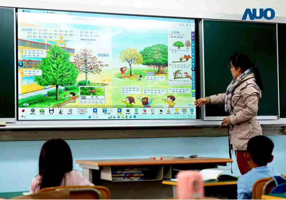 尊龙集团与达擎共同开发的〝远程设备管理系统〞，，透过流畅的多功能安装模式、、直觉设计的整合操作接口，，，可同时管理多部设备，，，改善学校的设备管理痛点