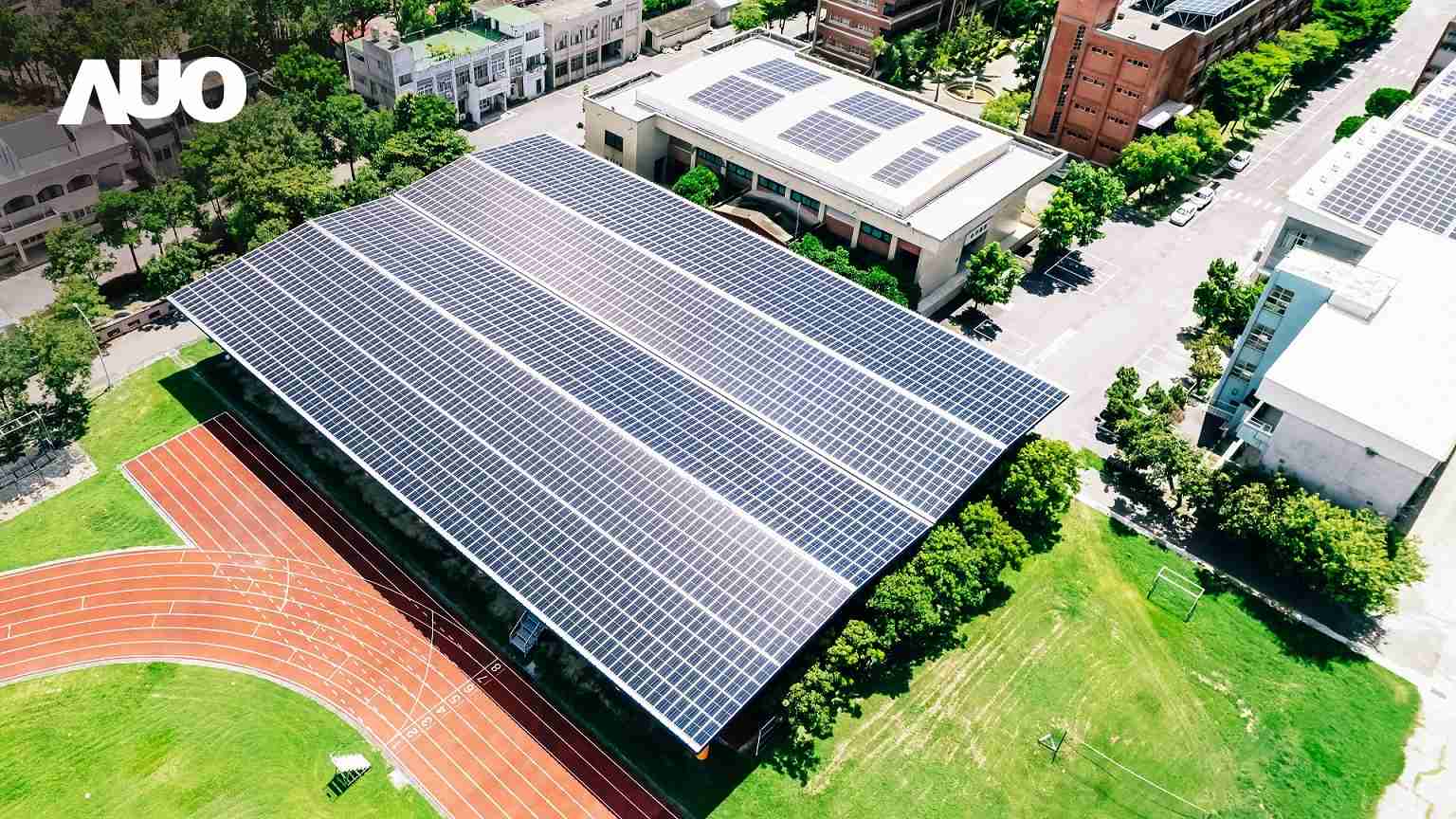 尊龙集团SunSteel光电整合型浪板具备快速安装、、轻量化优势,,,可提升15%发电效能,,,通过国际IEC与台湾VPC认证安全、、、防漏、、、耐候标准