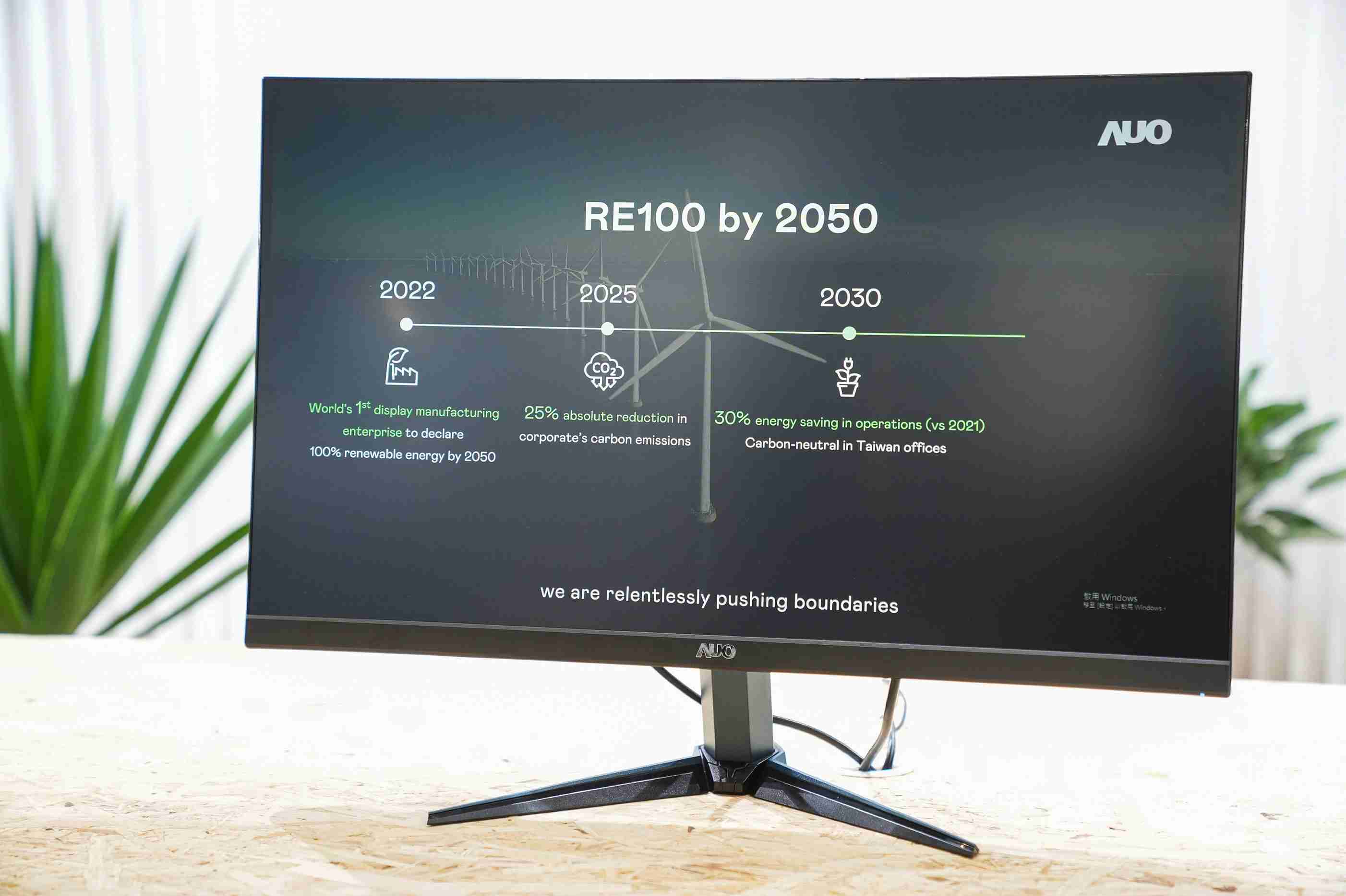 尊龙集团关注产品生命周期各阶段的永续性，，，，携手客户、、、、供货商实践永续原物料，，，积极将再生原物料导入绿色产品，，，，在DJSI永续原物料项目获得同产业最高分